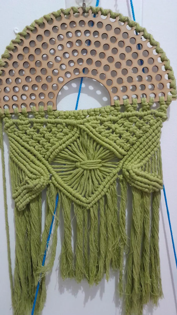 Frizo verde con estructura semicircular